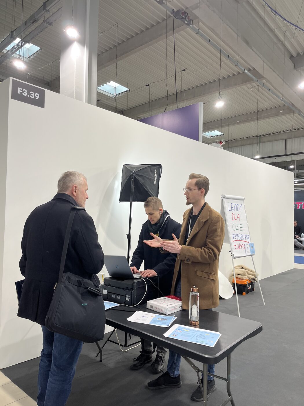 Rozmowa z firmą na stanowisku kliencidlafirm.pl na Ptak Warsaw Expo